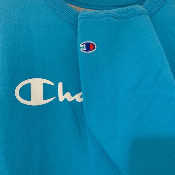 Medium sized baby blue Champion crewneck - Picture 3 of 4